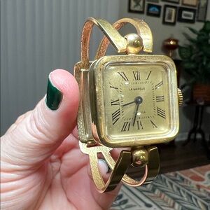LA MARQUE Vintage Swiss 17 Jewels Mechanical Gold Women’s Bracelet Wrist Watch